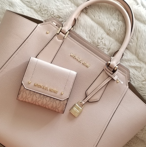 🚫SOLD🚫NWT MK HAYES TOTE +TRIFOLD WALLET SET - Picture 4 of 8